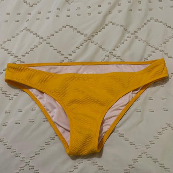 Shade & Shore yellow bikini. 32 B/S - Picture 5 of 7